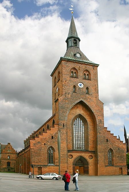 Sankt_Knuds_Kirke_Odense_wikipedia
